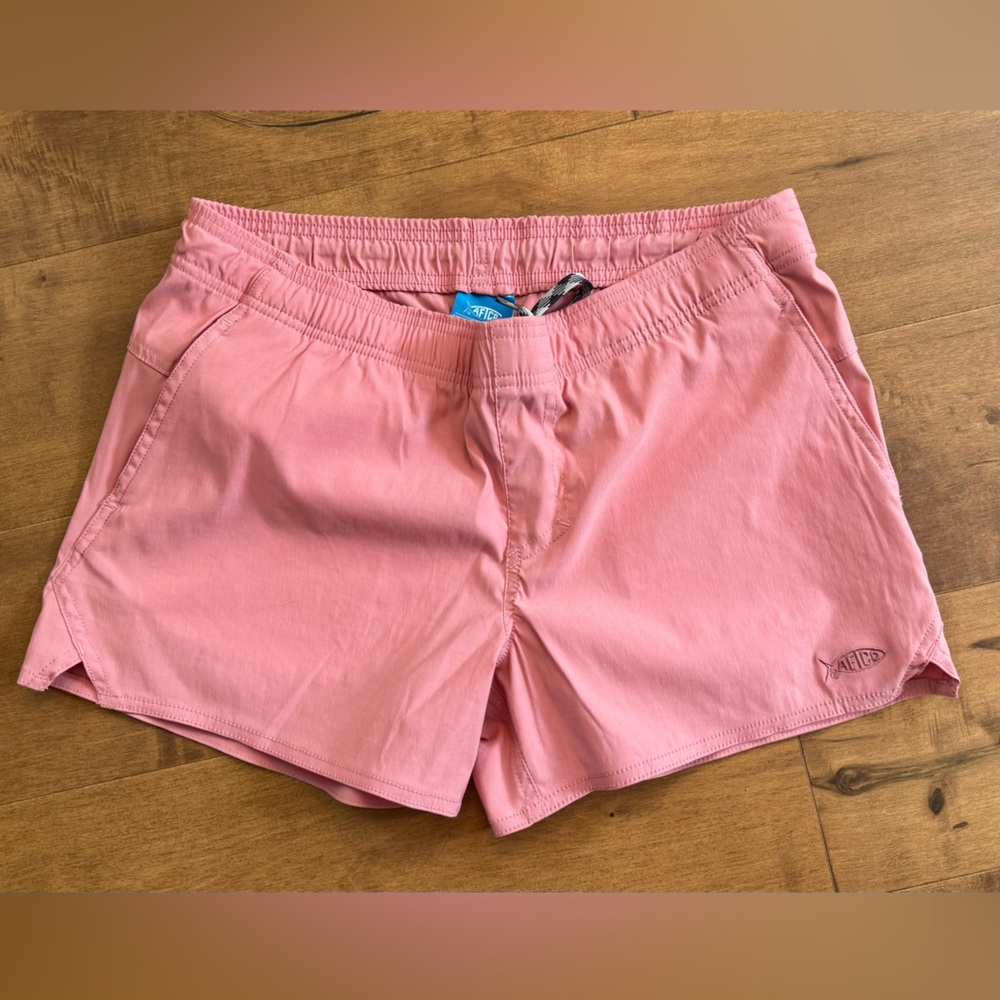 AFTCO Women's Sirena Hybrid Tech Fishing Shorts in Hazy Rose M